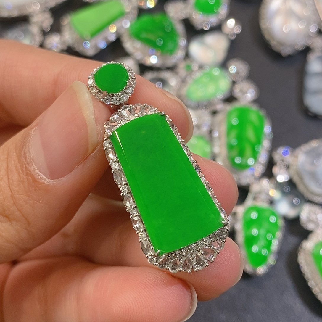 翡翠颈饰18K金镶嵌天然缅甸A货翡翠