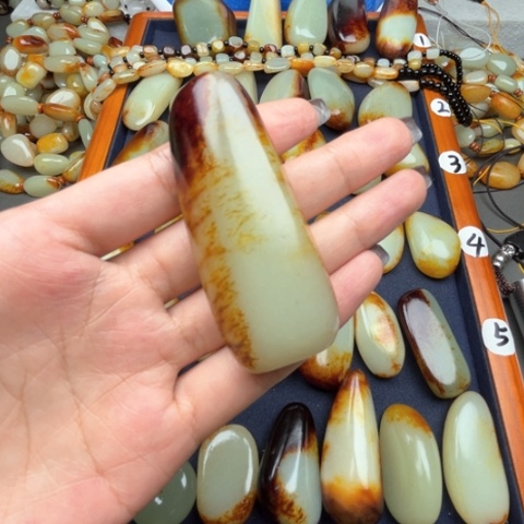 和田玉颈饰未镶嵌不*军