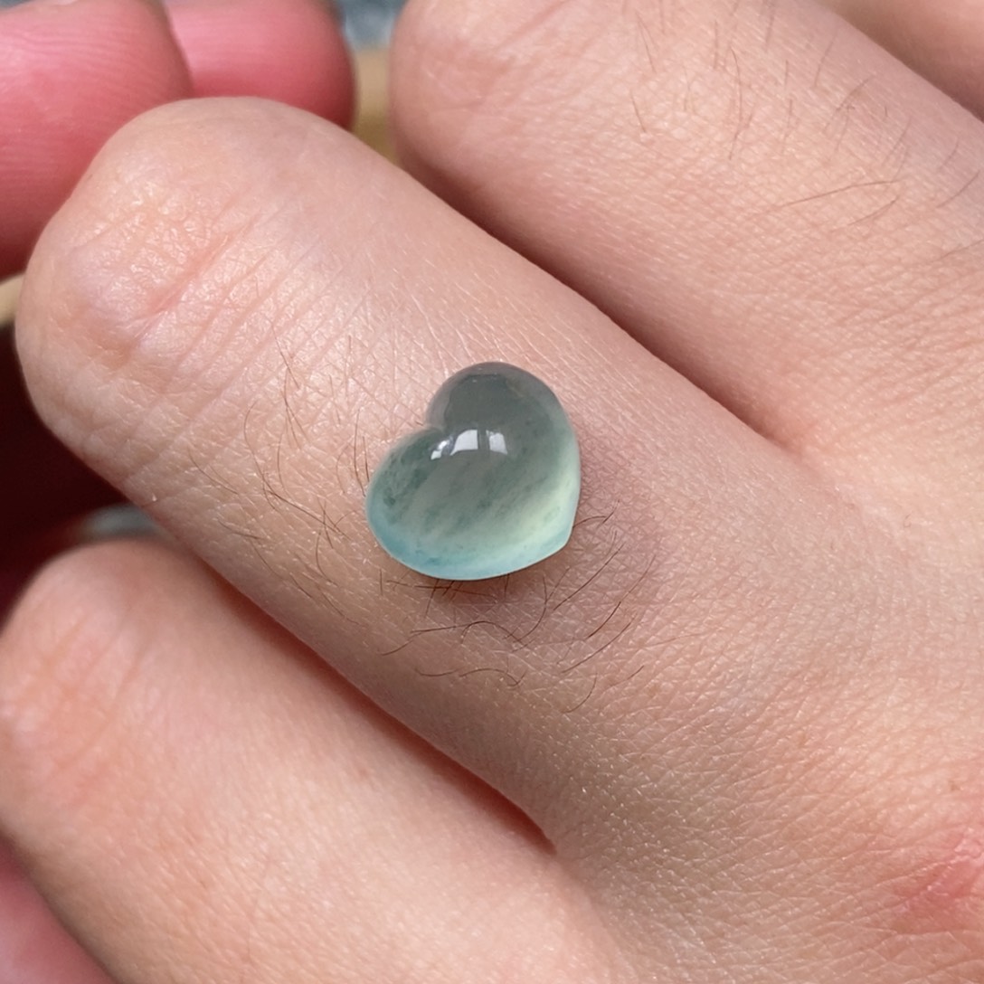 翡翠颈饰未镶嵌爱心