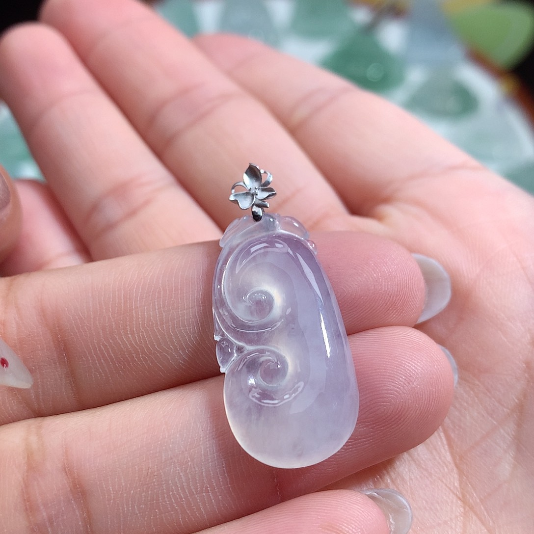 翡翠未镶嵌颈饰如意