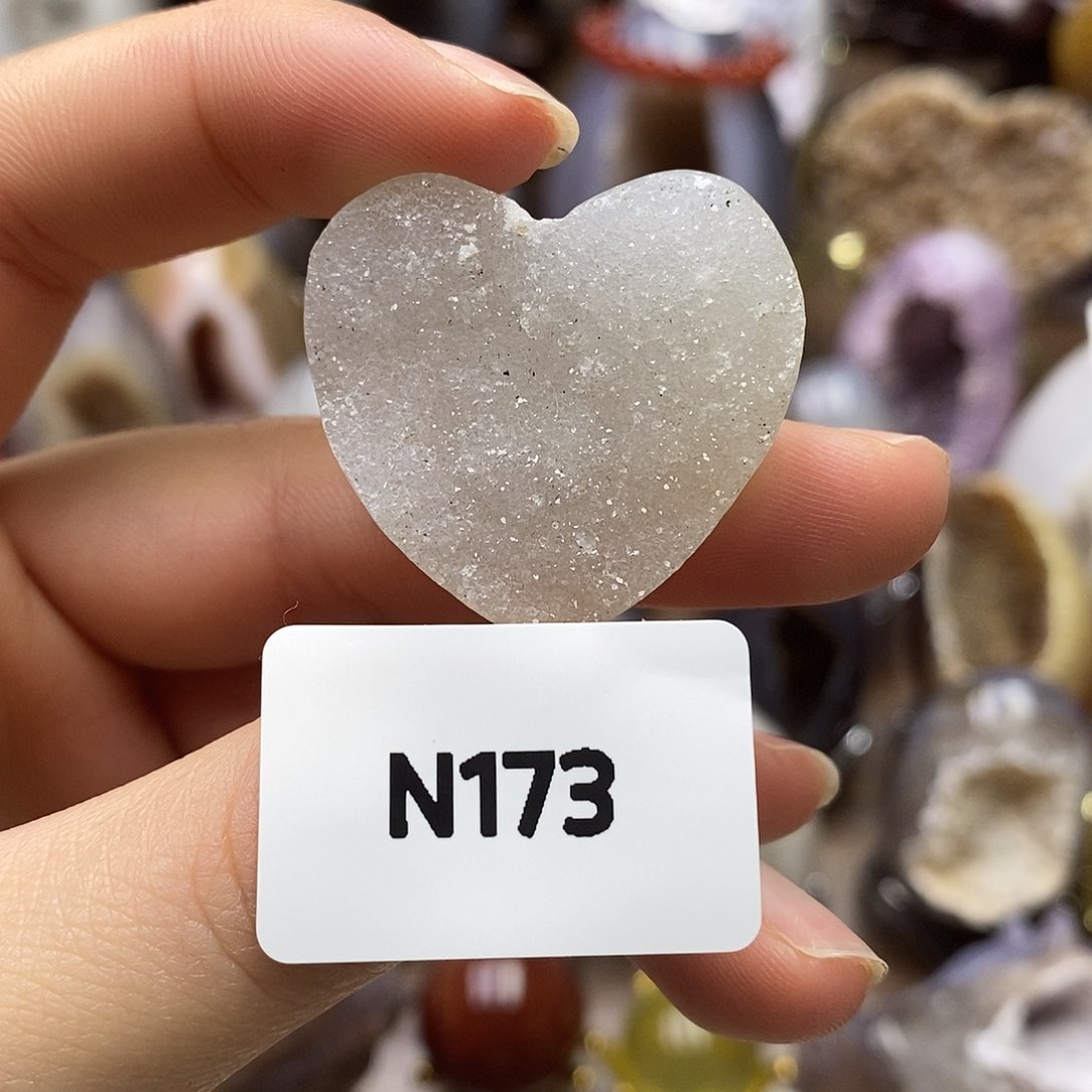 未镶嵌水晶大型摆件（非配饰）