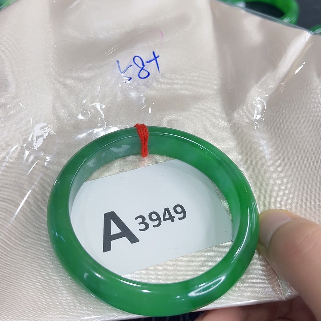 翡翠手镯未镶嵌手镯