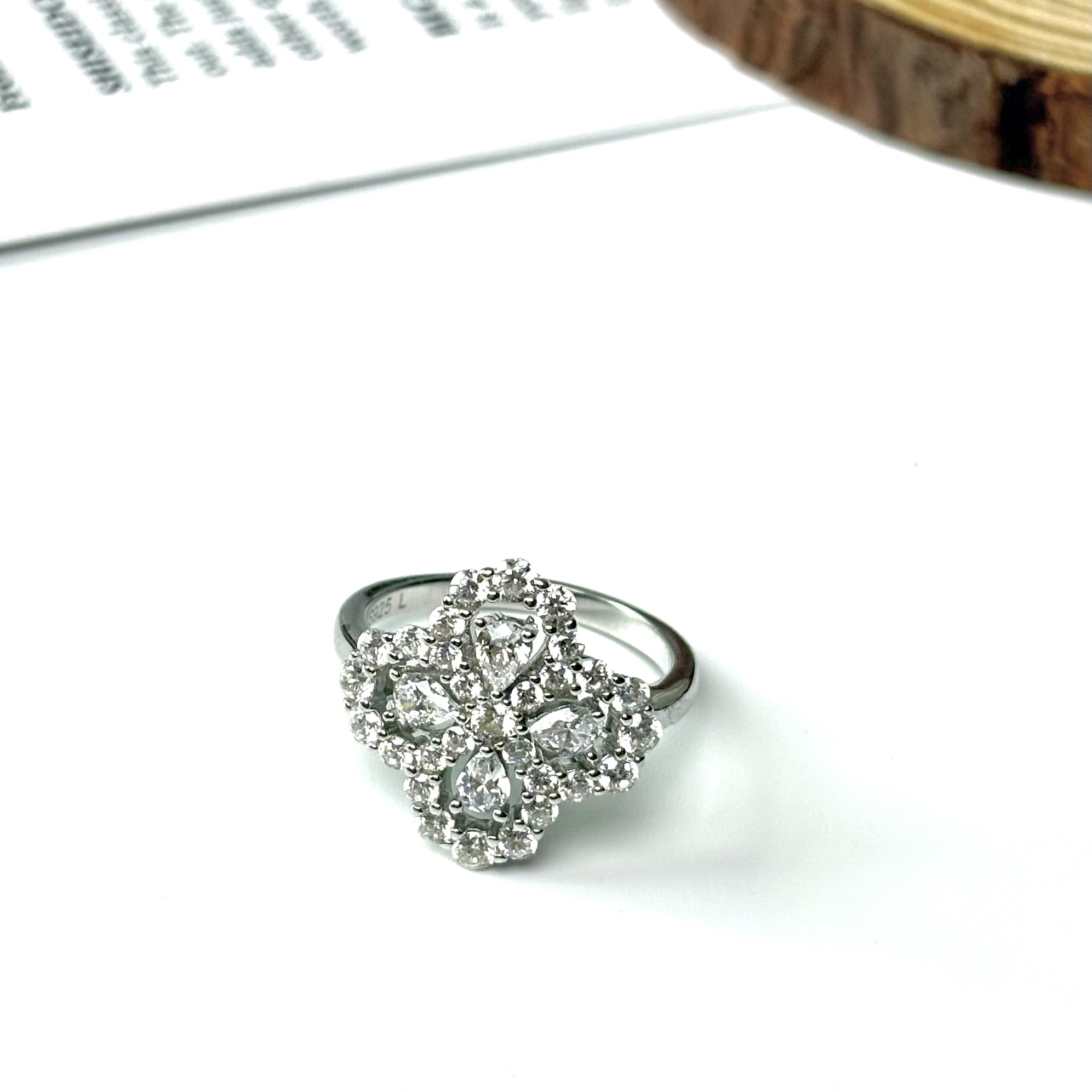 925银合成锆石戒指 轻奢时尚s925镀18k金满钻四叶草戒指- J0057