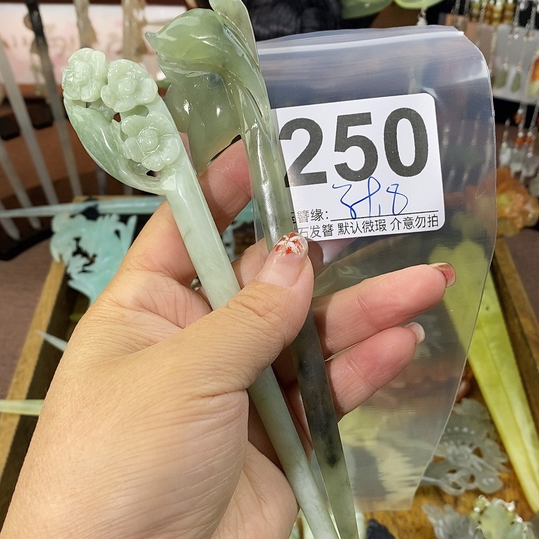 依***依未镶嵌蛇纹石玉发饰