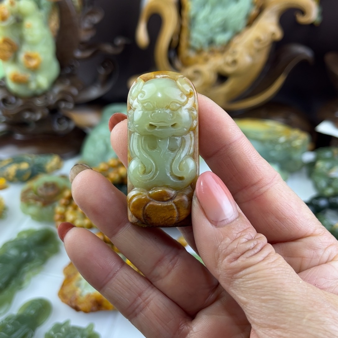 岫岩河磨玉（透闪石质玉）挂件未镶嵌