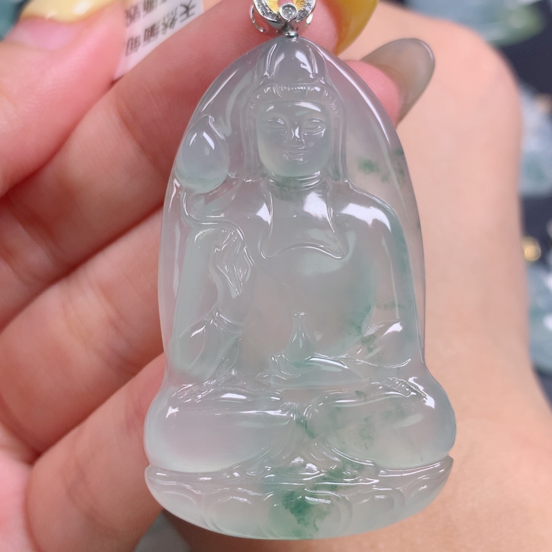 翡翠18K金镶嵌颈饰观音