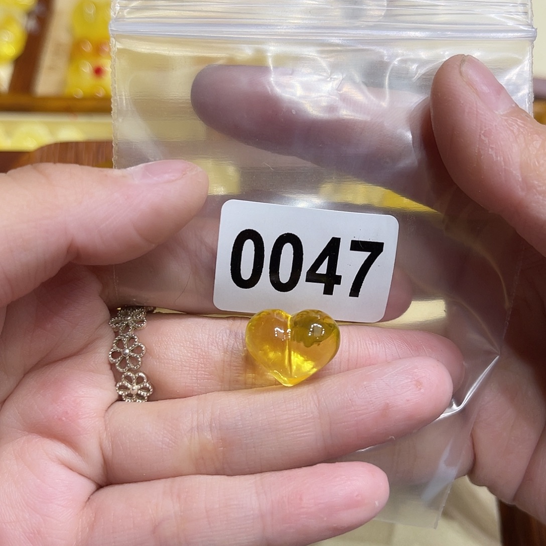 琥珀未镶嵌颈饰蜜蜡