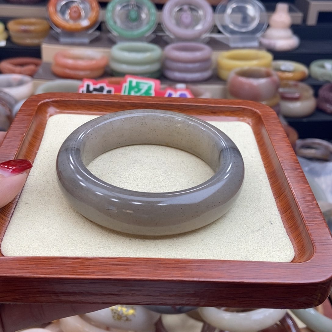 石英质玉手镯未镶嵌