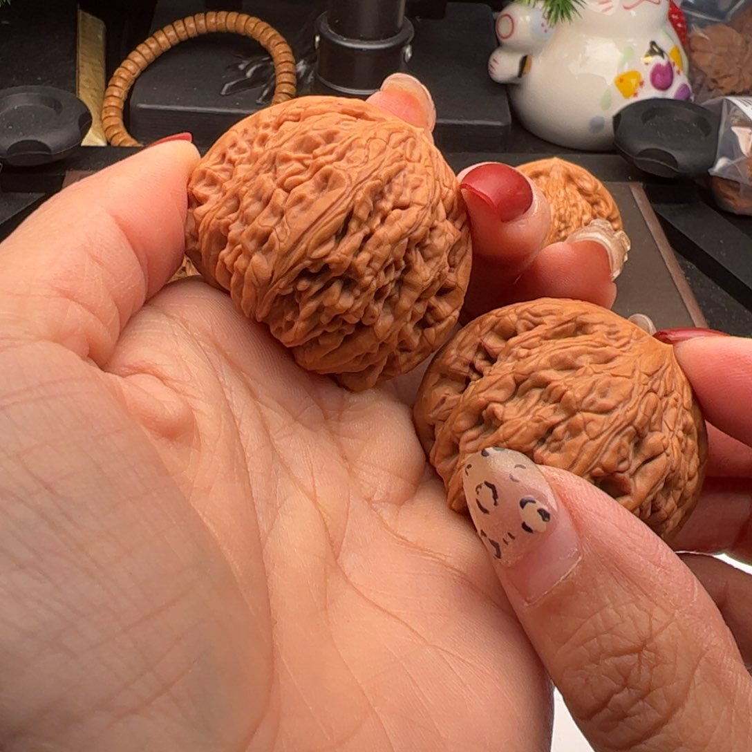 文玩核桃吊坠滢虎头王43