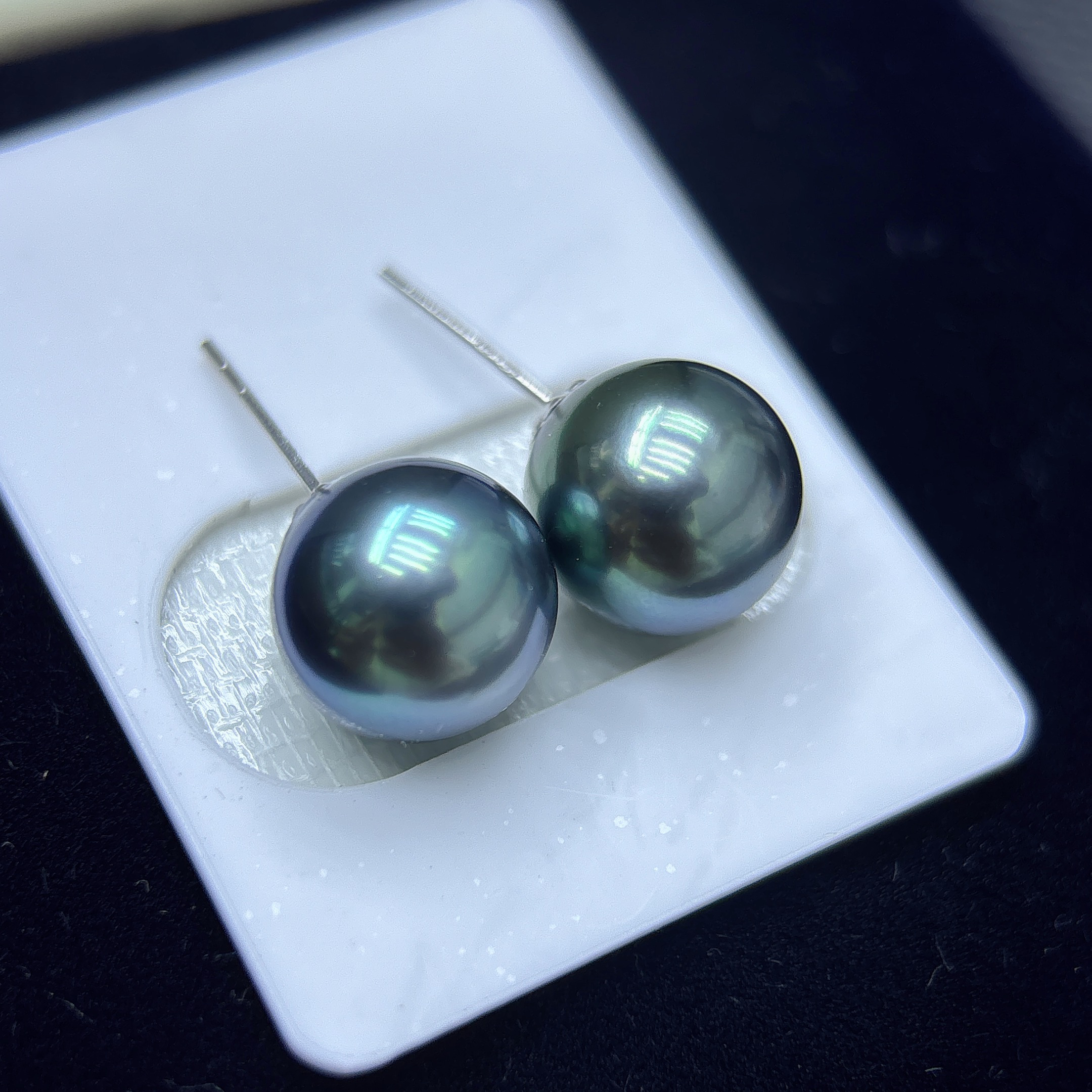 极光微瑕 孔雀绿 18K金10-11mm大溪地黑珍珠素钉 耳钉