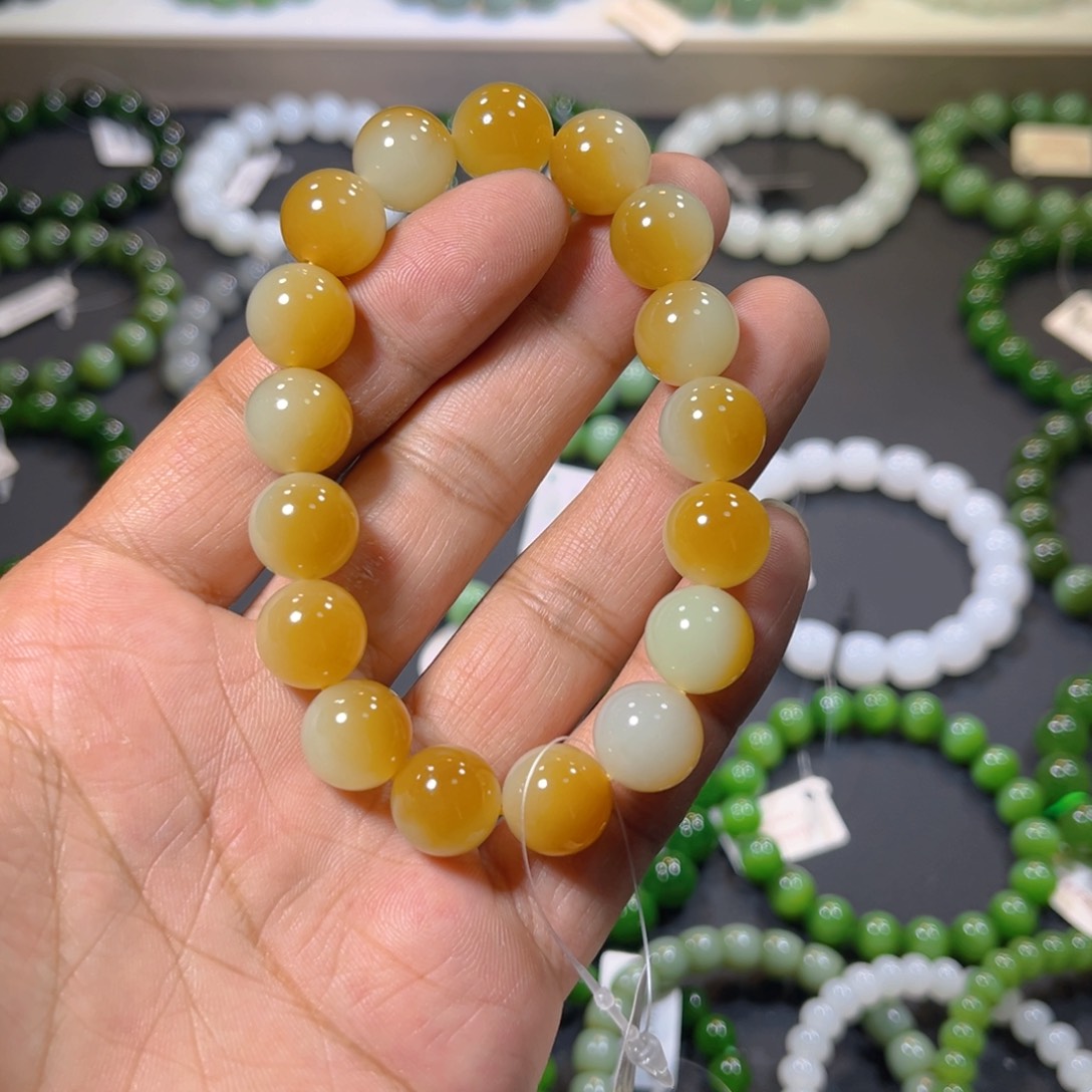 致***生和田玉未镶嵌手链