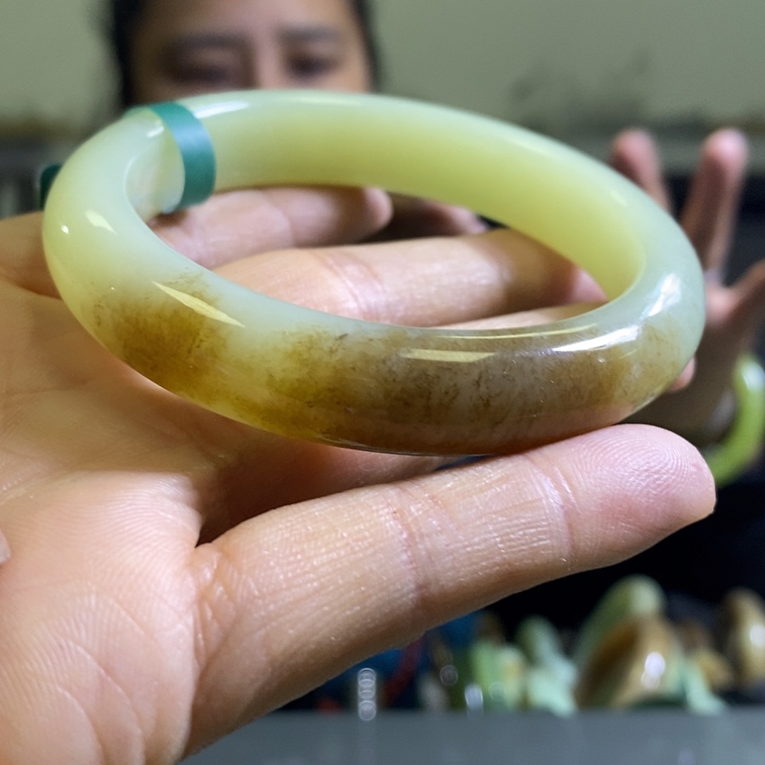 和田玉未镶嵌手镯58口径