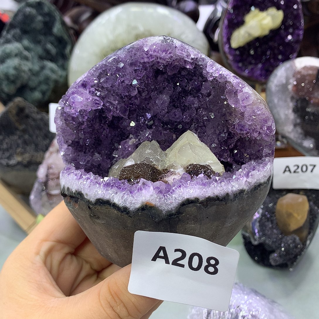 紫晶未镶嵌大型摆件（非配饰）