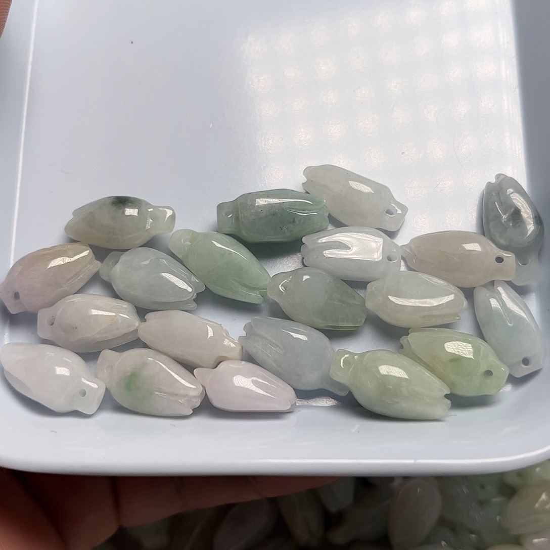 翡翠颈饰未镶嵌天然翡翠吊坠