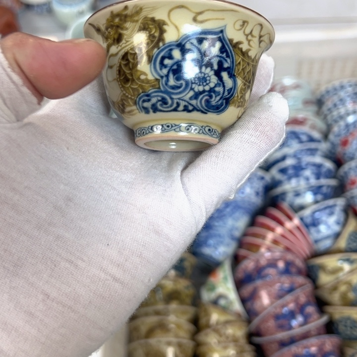 陶摆件釉里金穿花龙压手杯客杯完品