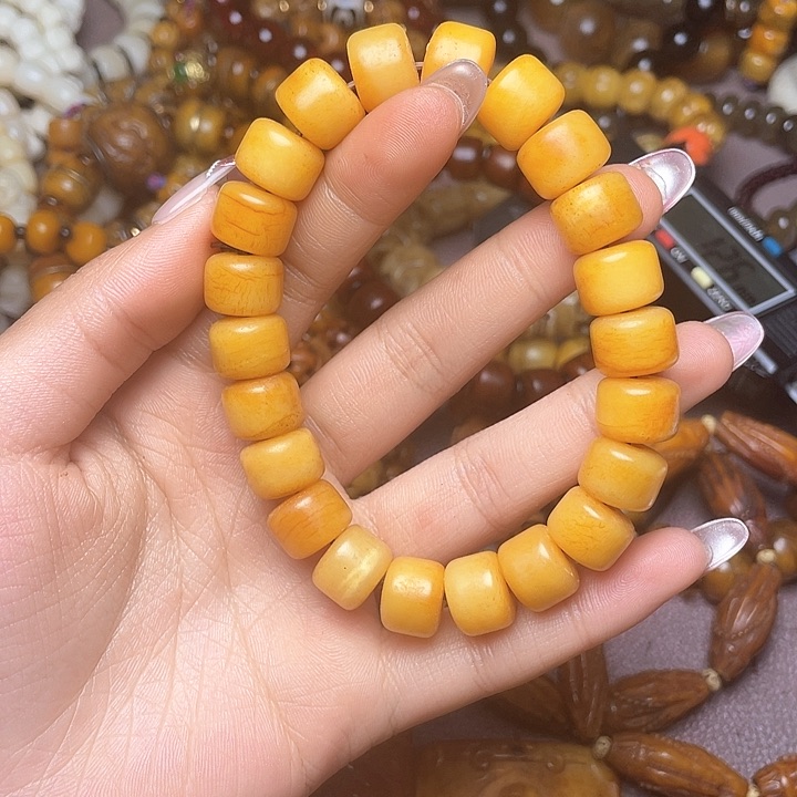 Y**6牦牛骨鸡油黄手串卡12