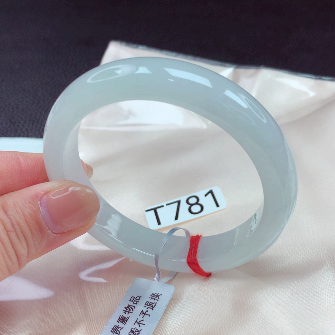 翡翠手镯未镶嵌手镯88