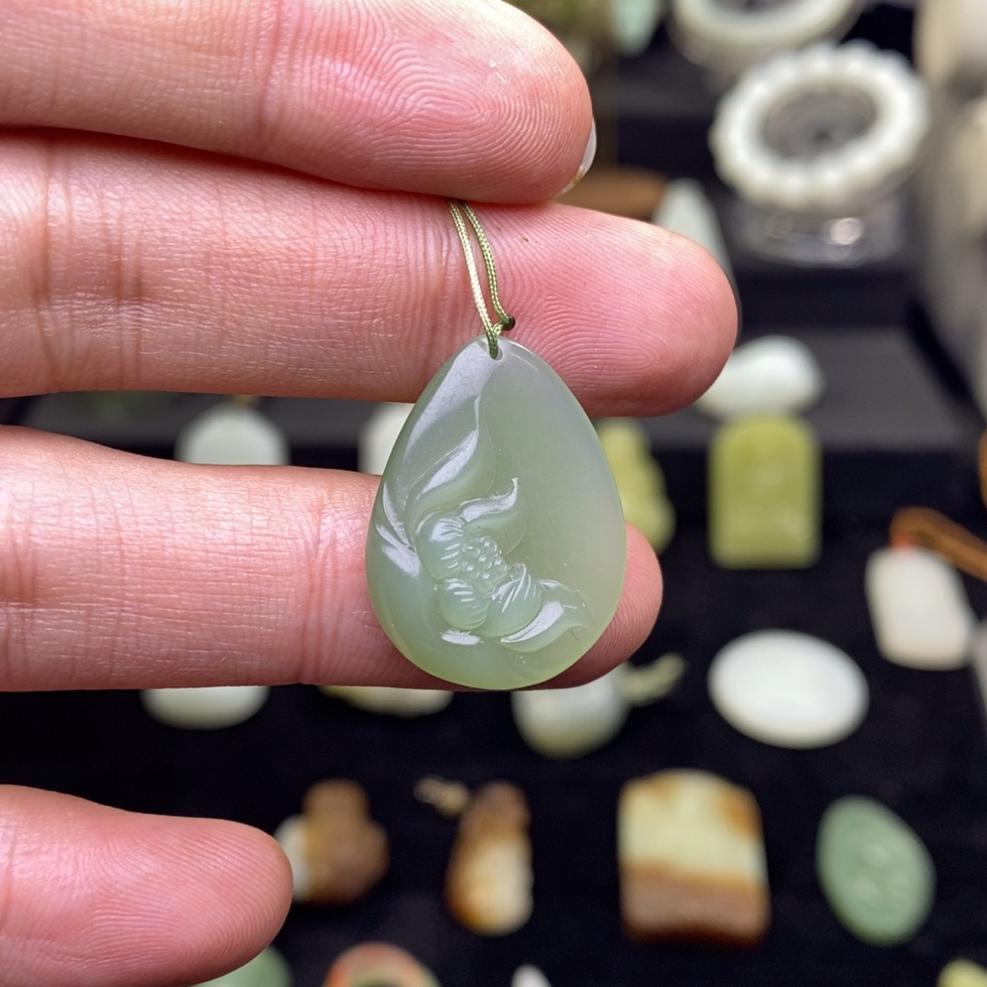 和田玉未镶嵌吊坠(赠链)