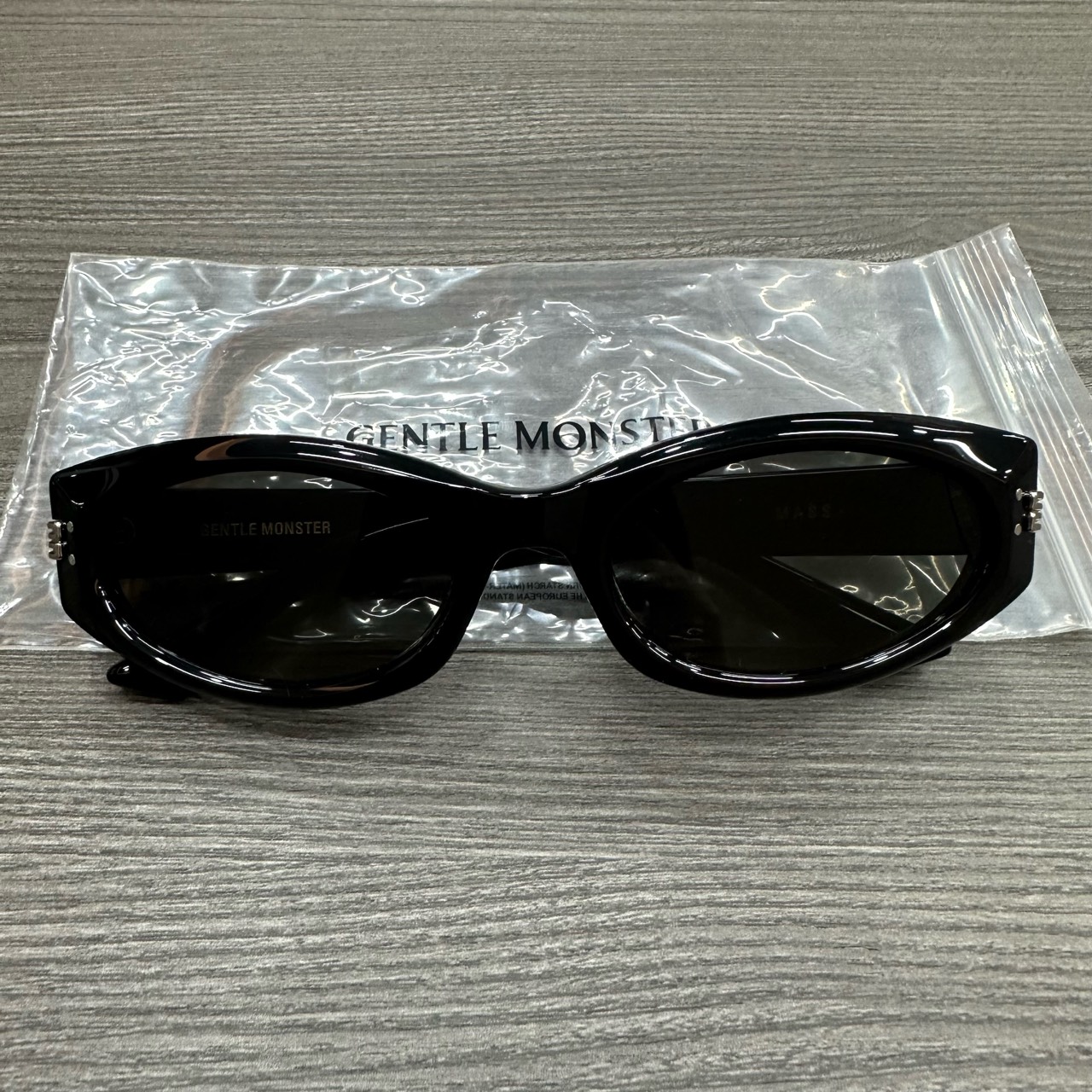 全新未使用 GUESS GM mass 系列 墨镜 带盒