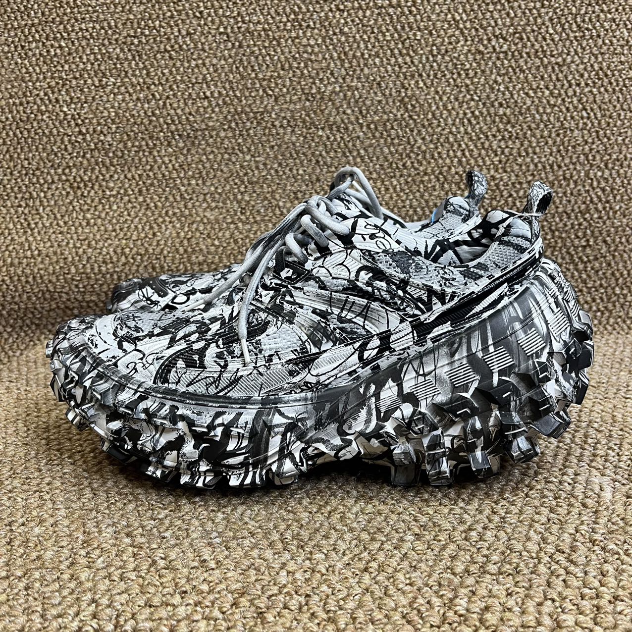 未使用 Balenciaga/巴黎世家 蔚蓝/涂鸦轮胎鞋/43码/LZ1214G9993