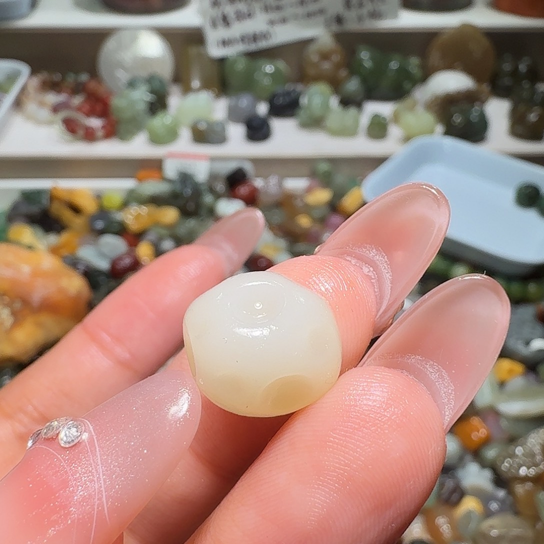 和田玉未镶嵌珠宝奇石