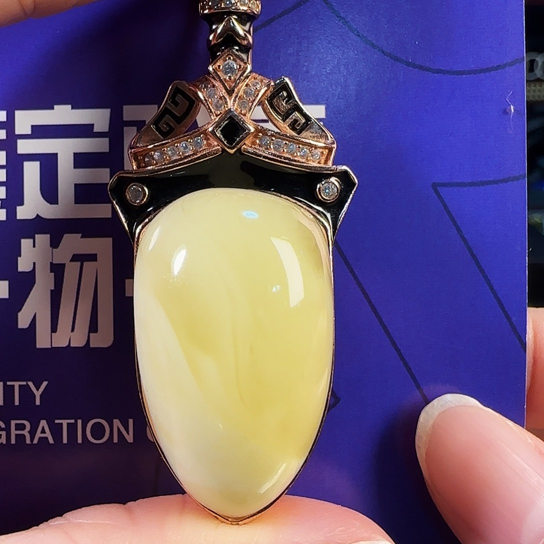 蜜蜡未镶嵌颈饰白蜡宝剑盾牌