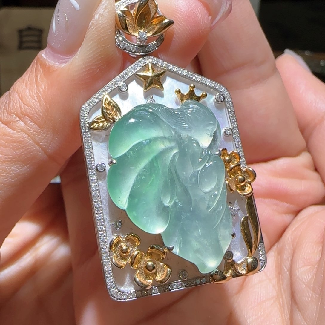 【闪购商品】翡翠颈饰18K金镶嵌吹****人缅甸