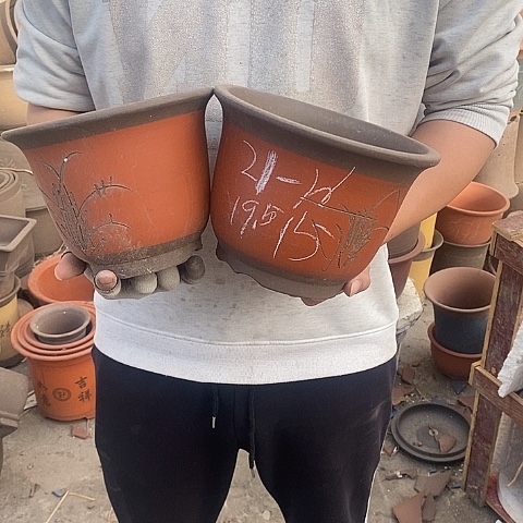 中国宜兴紫砂花盆，