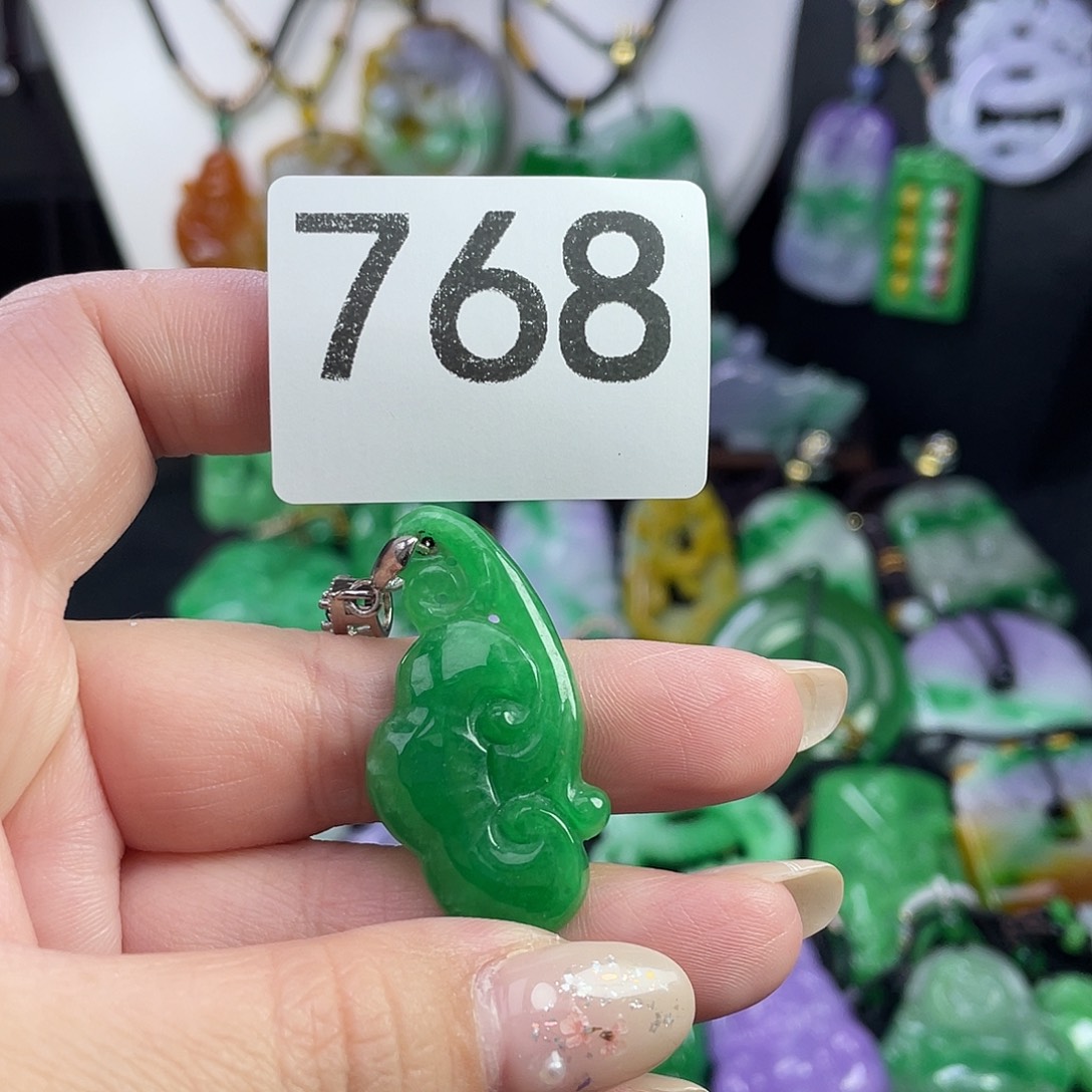 翡翠未镶嵌吊坠(赠链)