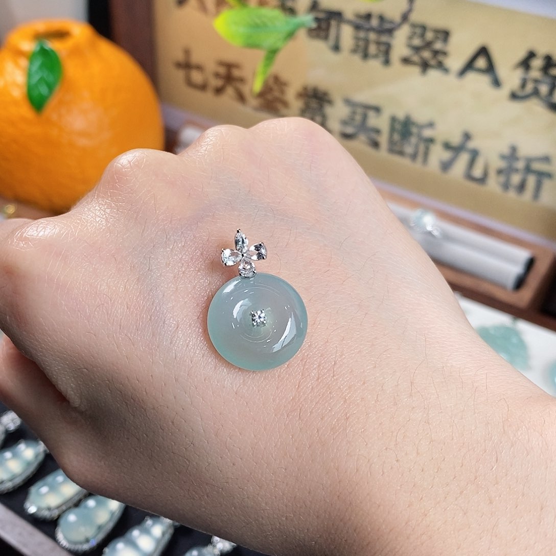 翡翠18K金镶嵌颈饰天然缅甸翡翠吊坠平安扣