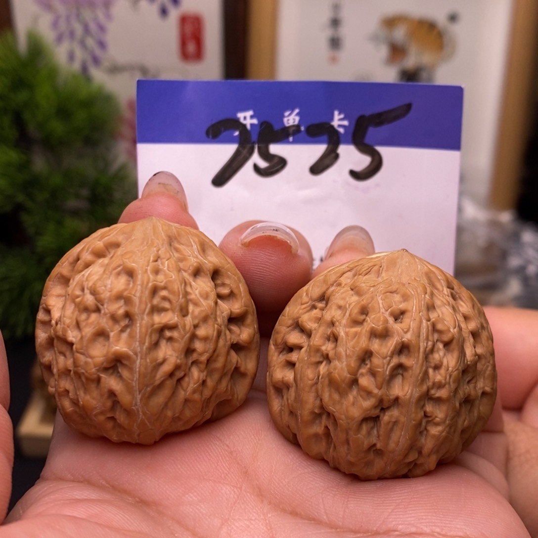 文玩核桃吊坠铁锤。边36。全品。高庄