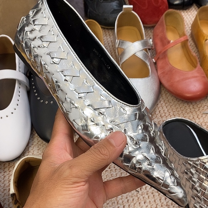 37码一双尖头单鞋