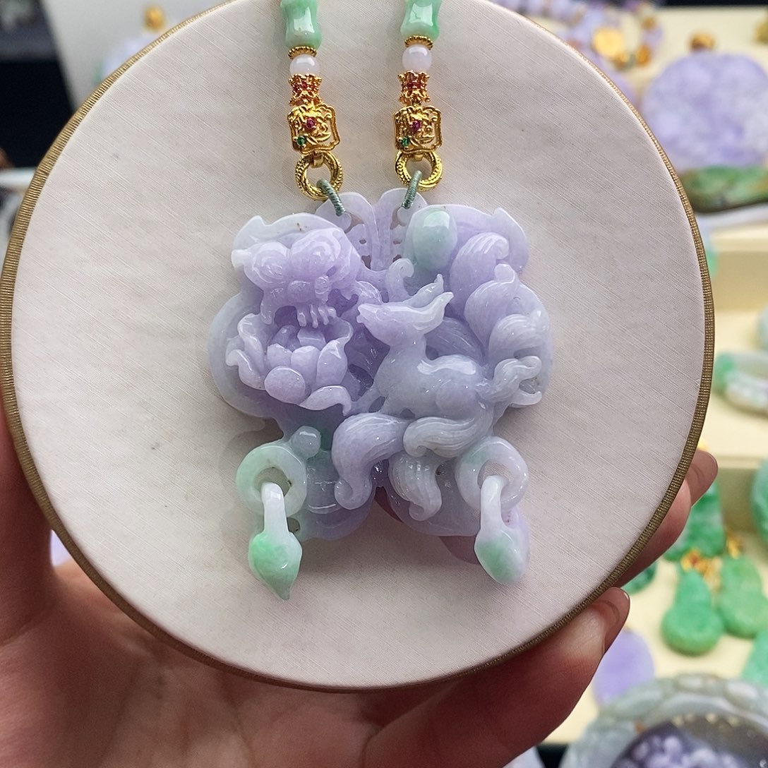 翡翠未镶嵌吊坠(赠链)