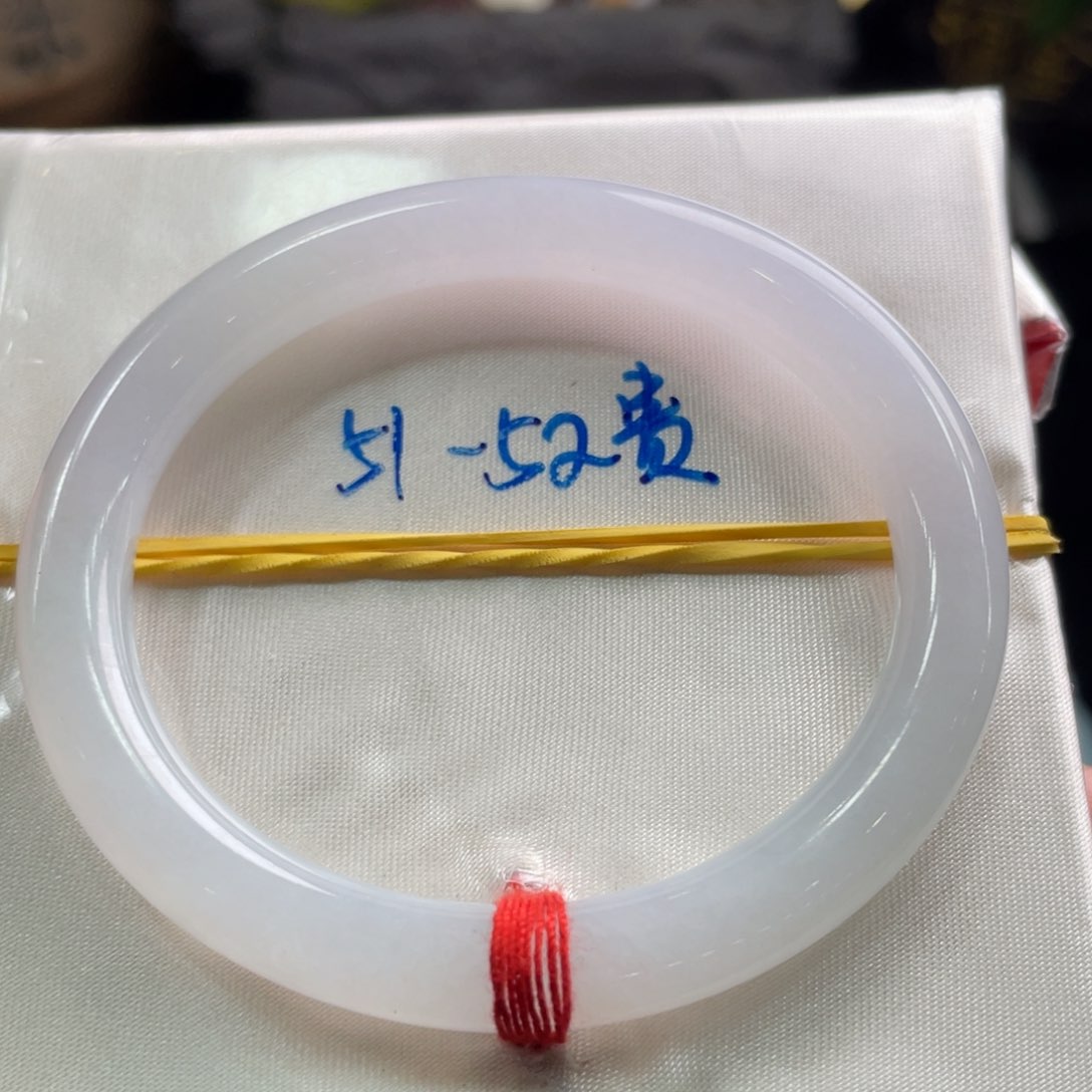 翡翠手镯未镶嵌翡翠手镯