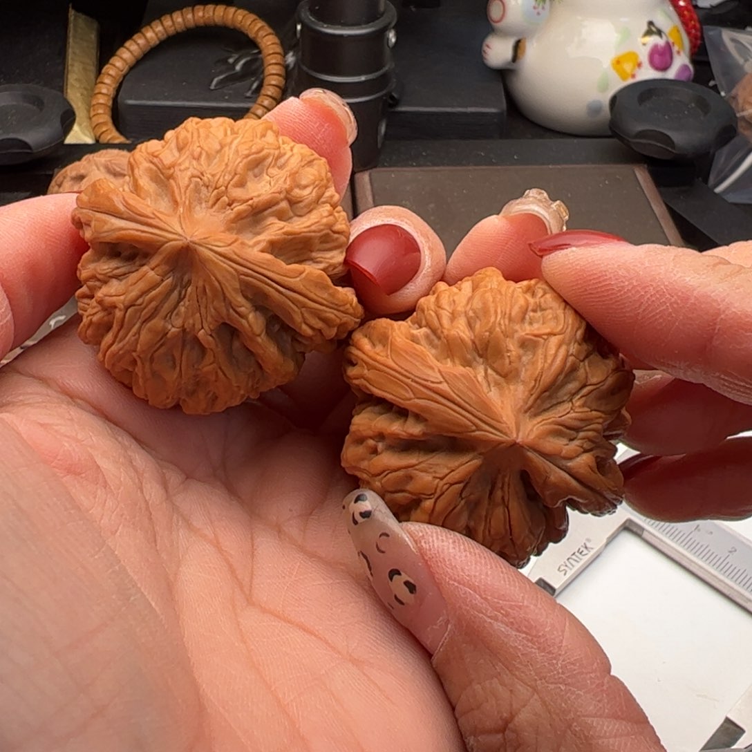 文玩核桃吊坠滢红锦鲤42