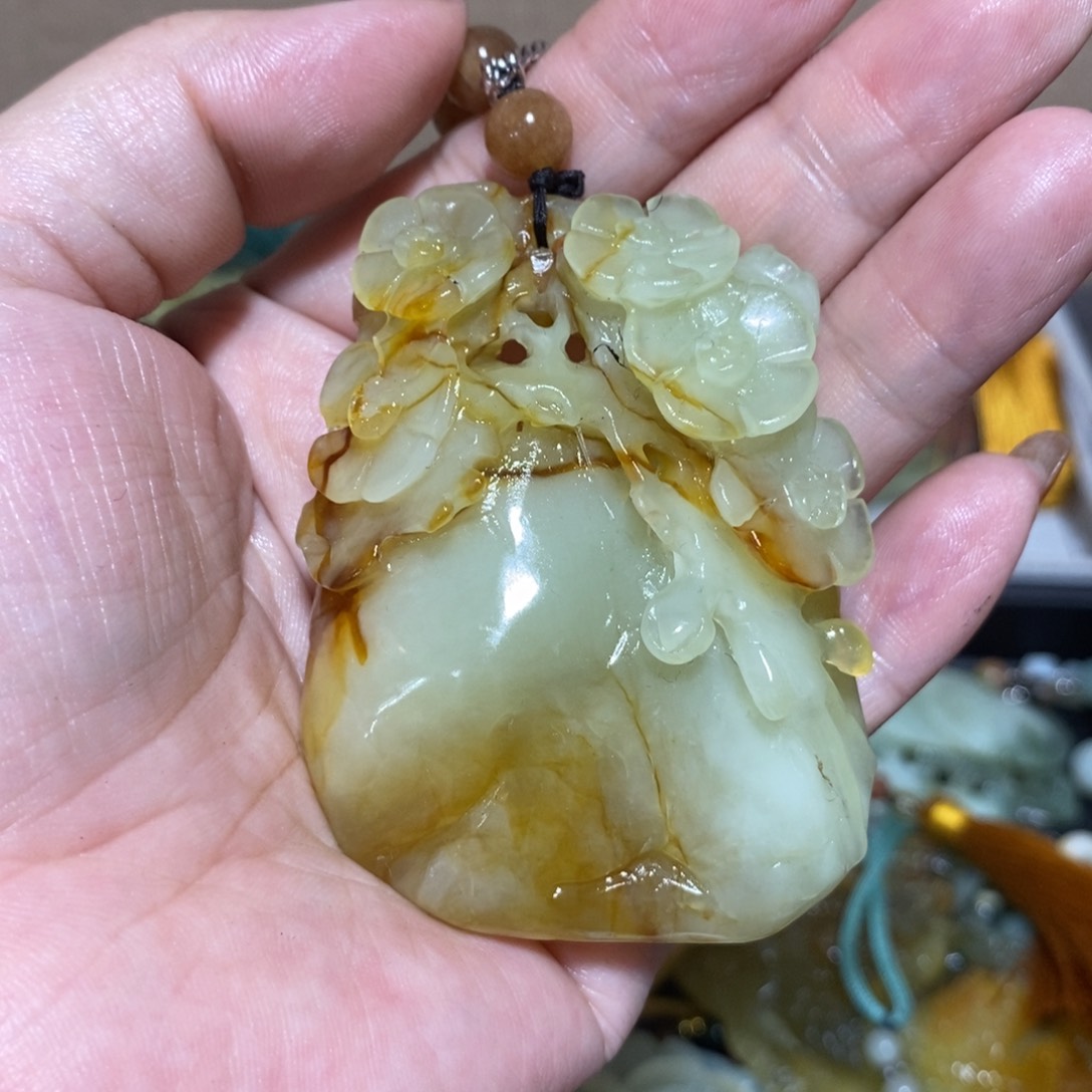 蛇纹石玉颈饰未镶嵌