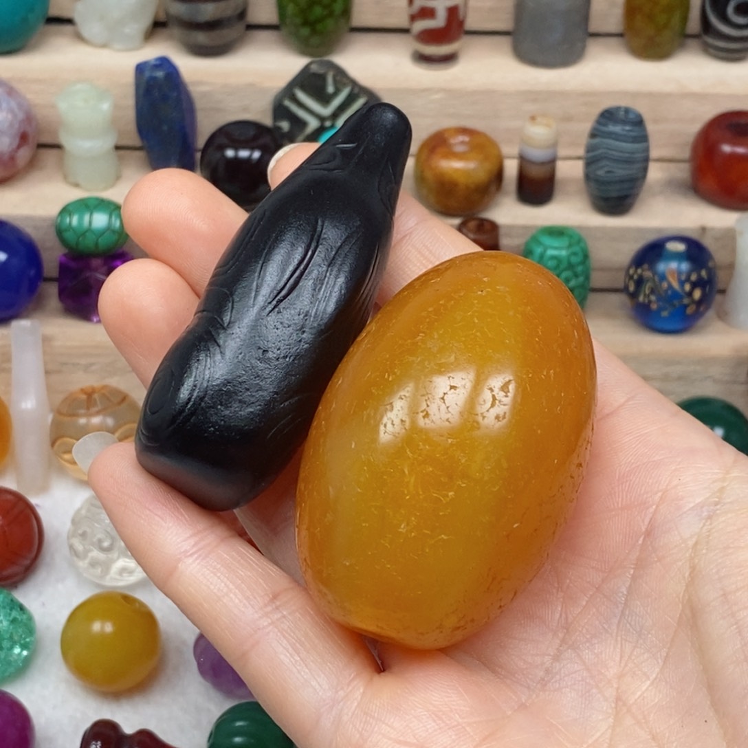 未镶嵌颈饰玛瑙/玉髓马***人