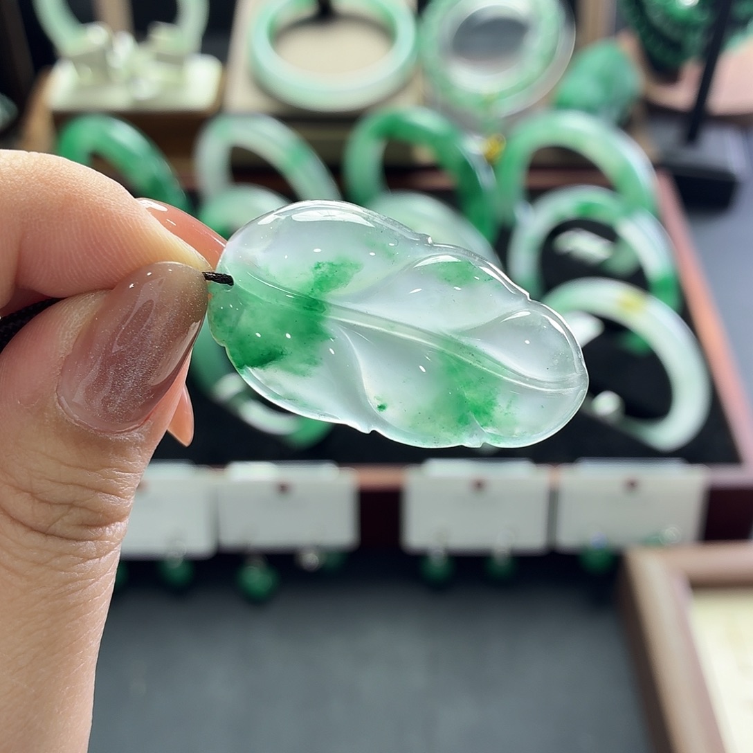 石英质玉未镶嵌颈饰