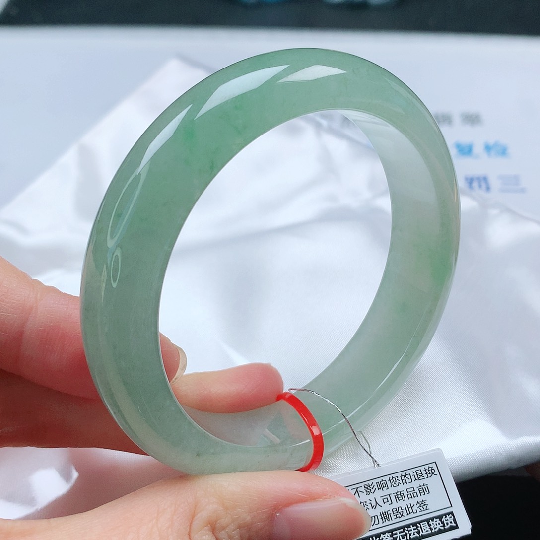 翡翠手镯未镶嵌56圈