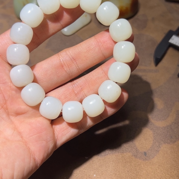 和田玉（糖玉）未镶嵌车挂夜*