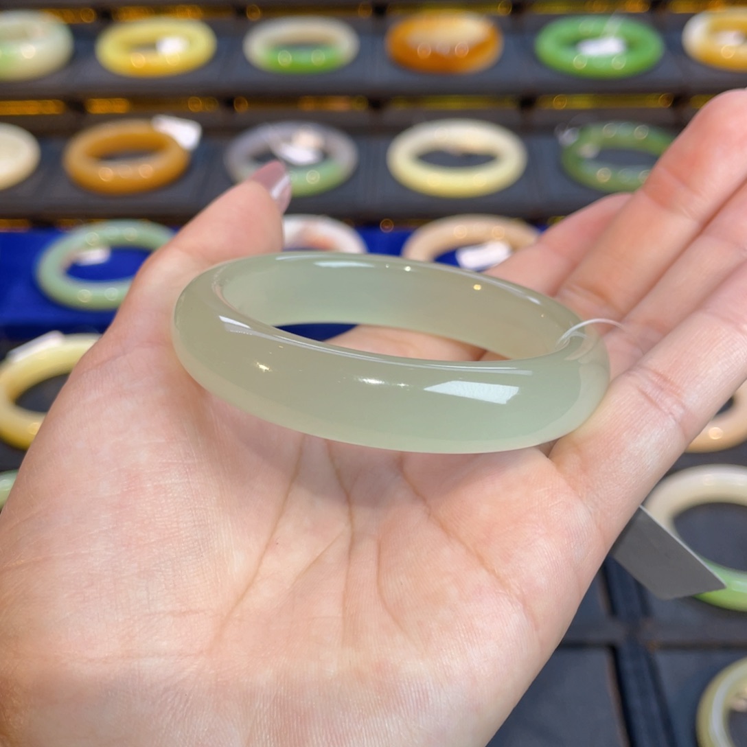 和田玉手镯未镶嵌高冰晴 无结构