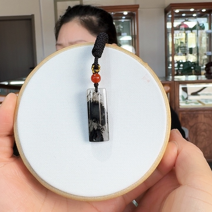 密玉（石英质玉）吊坠合金