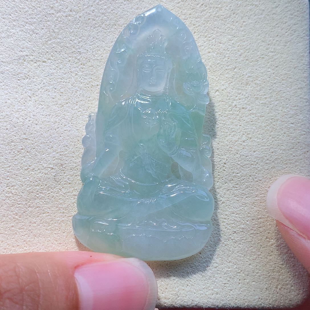 颈饰未镶嵌翡翠观音