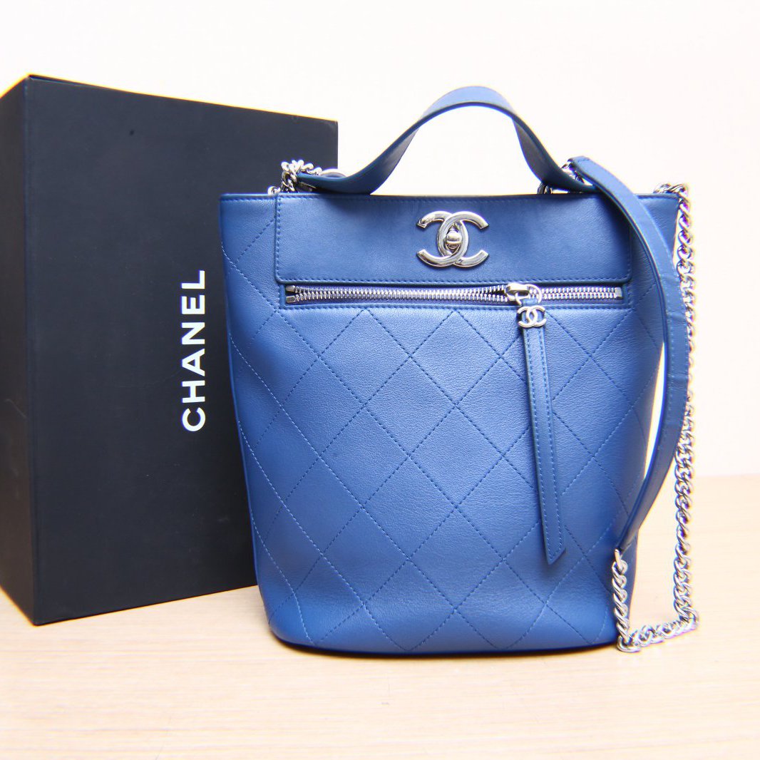 95新 Chanel/香奈儿 小花双双 蓝色 皮革C 27开 银扣 嬉皮水桶包