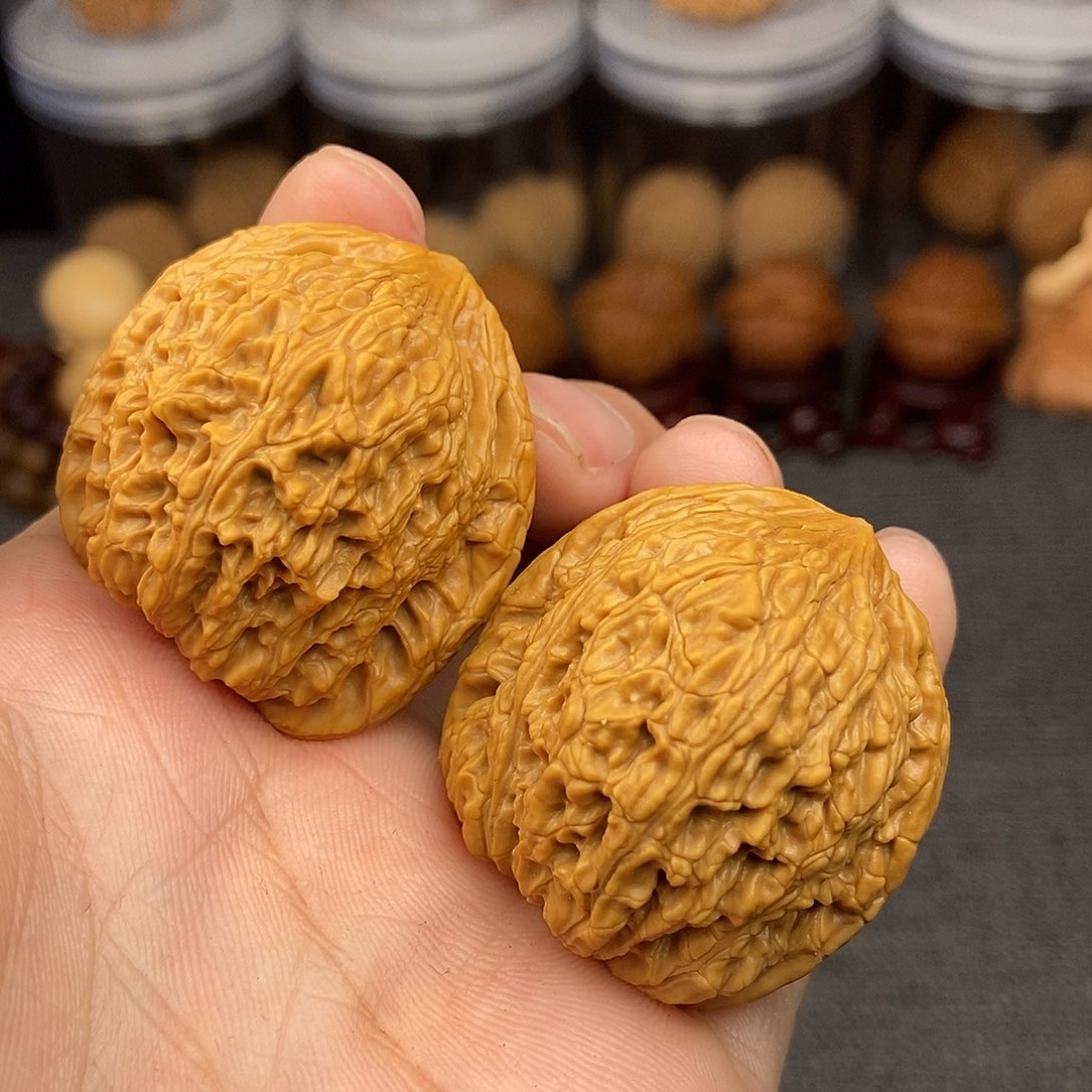 核桃平谷绣球38尺寸编号0556骨质硬蟒皮纹路好打理好上色