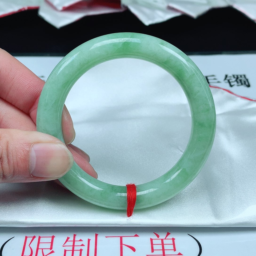 翡翠手镯未镶嵌圈53