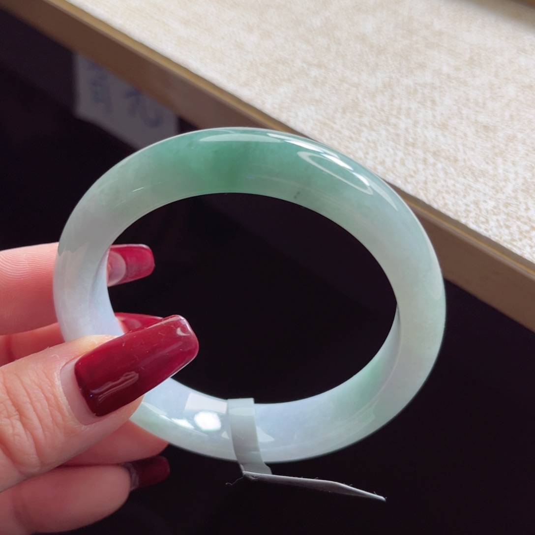 翡翠手镯未镶嵌手镯