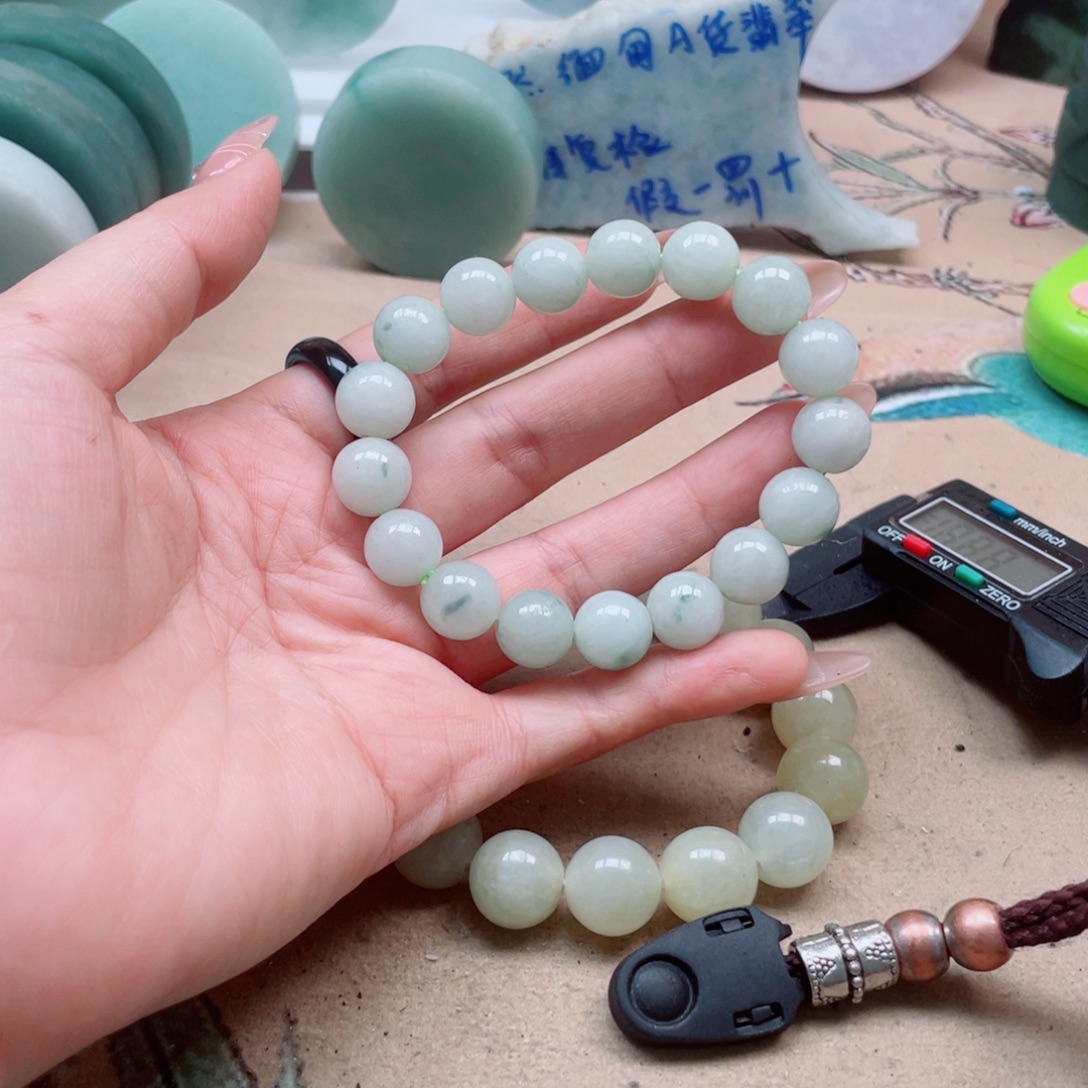 刘***u翡翠未镶嵌颈饰624……