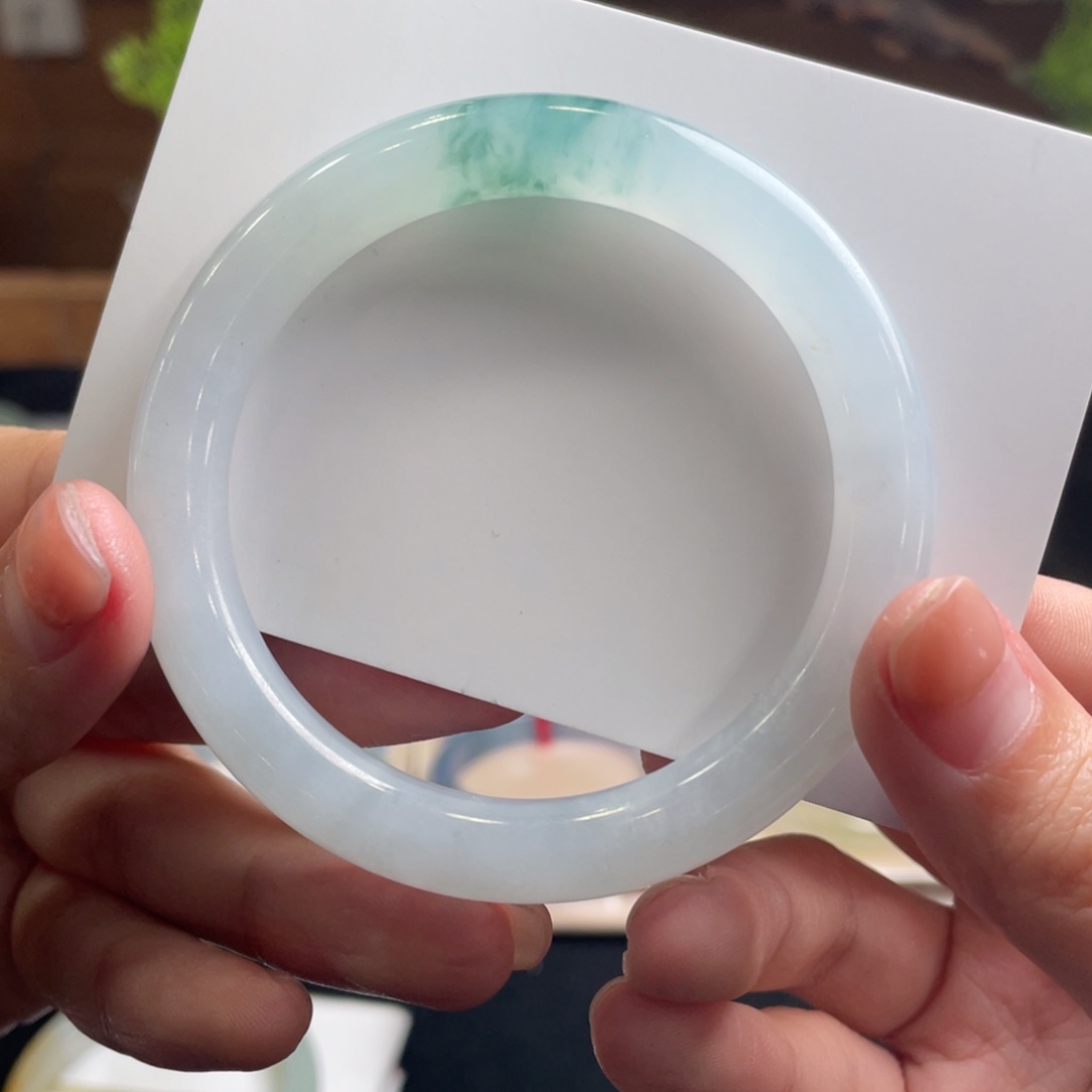 翡翠手镯未镶嵌可*53.5 圆条 有纹裂放漏