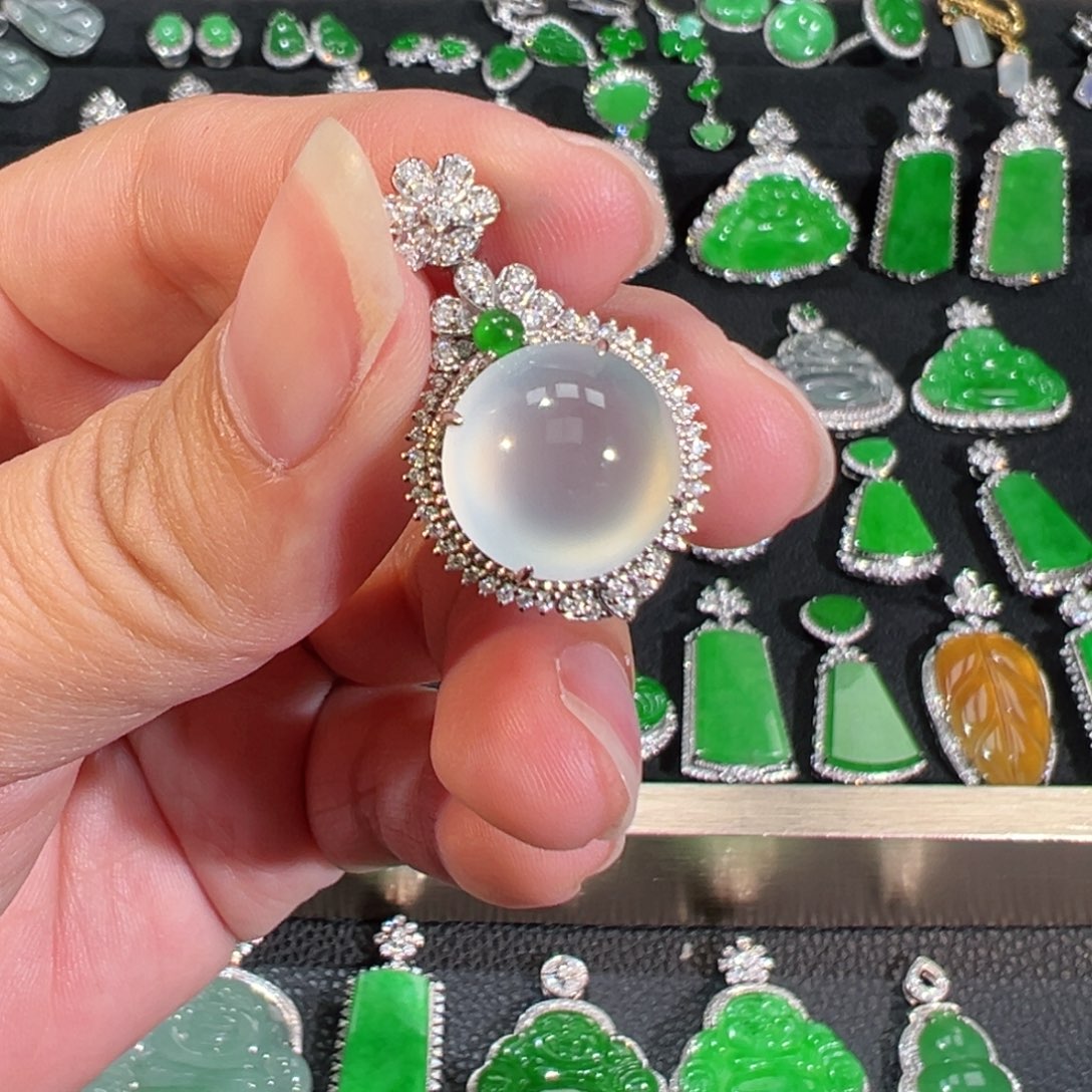【闪购商品】翡翠吊坠(不含链)18K金镶嵌